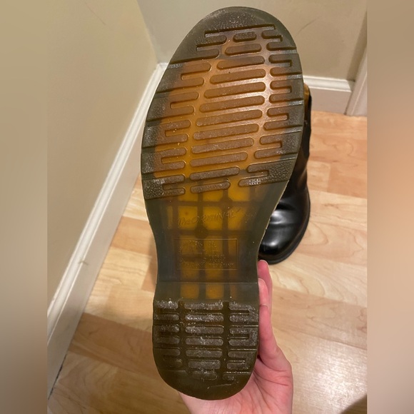 Dr. Martens 2976 Smooth Leather Chelsea Boots - Picture 10 of 11